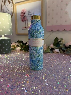 NWT Lilly Pulitzer 20 oz Stainless Steel Water Bottle in "Dandy Lions."